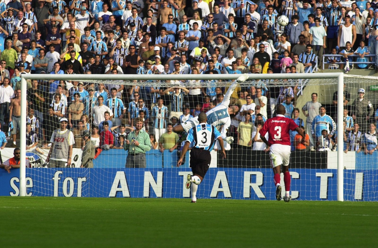 Ídolo do Grêmio revela bastidores do Gre-Nal eternizado como “Danrlei 0x0 Inter”