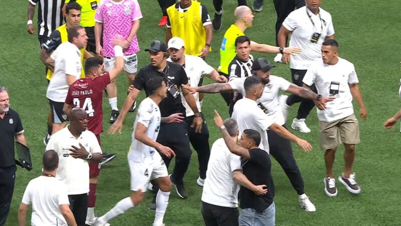 Zagueiro lesionado do Atlético-MG entra em campo e empurra Gabigol; árbitro relata na súmula