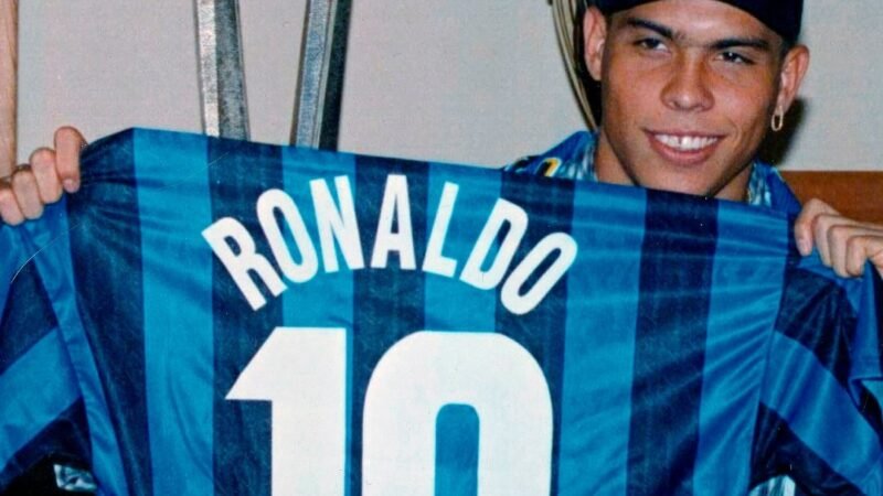 Ex-presidente da Inter revela desespero do Barcelona com venda de Ronaldo: “Ficou furioso”