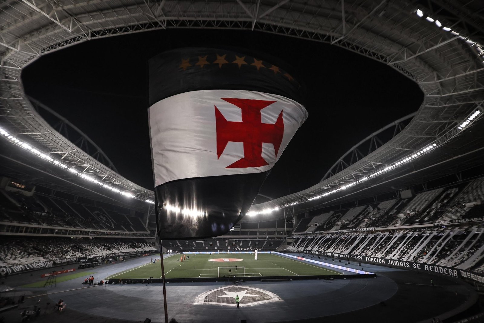 Vasco terá teste no Nilton Santos em meio à indefinição por estádio contra o Boca Juniors