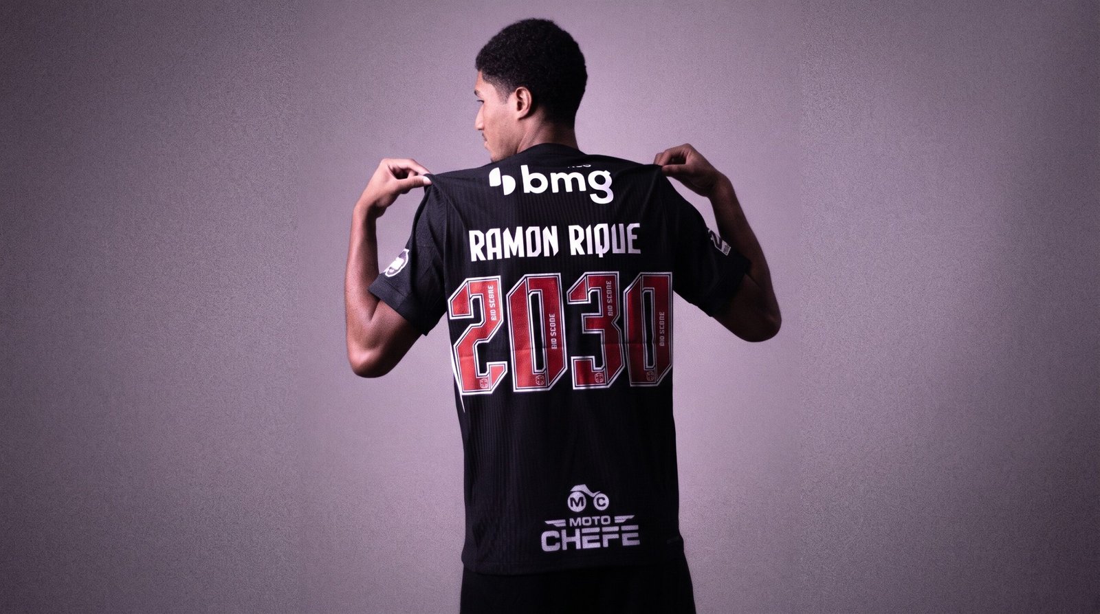 Vasco anuncia renovação de contrato de Ramon Rique até o fim de 2030