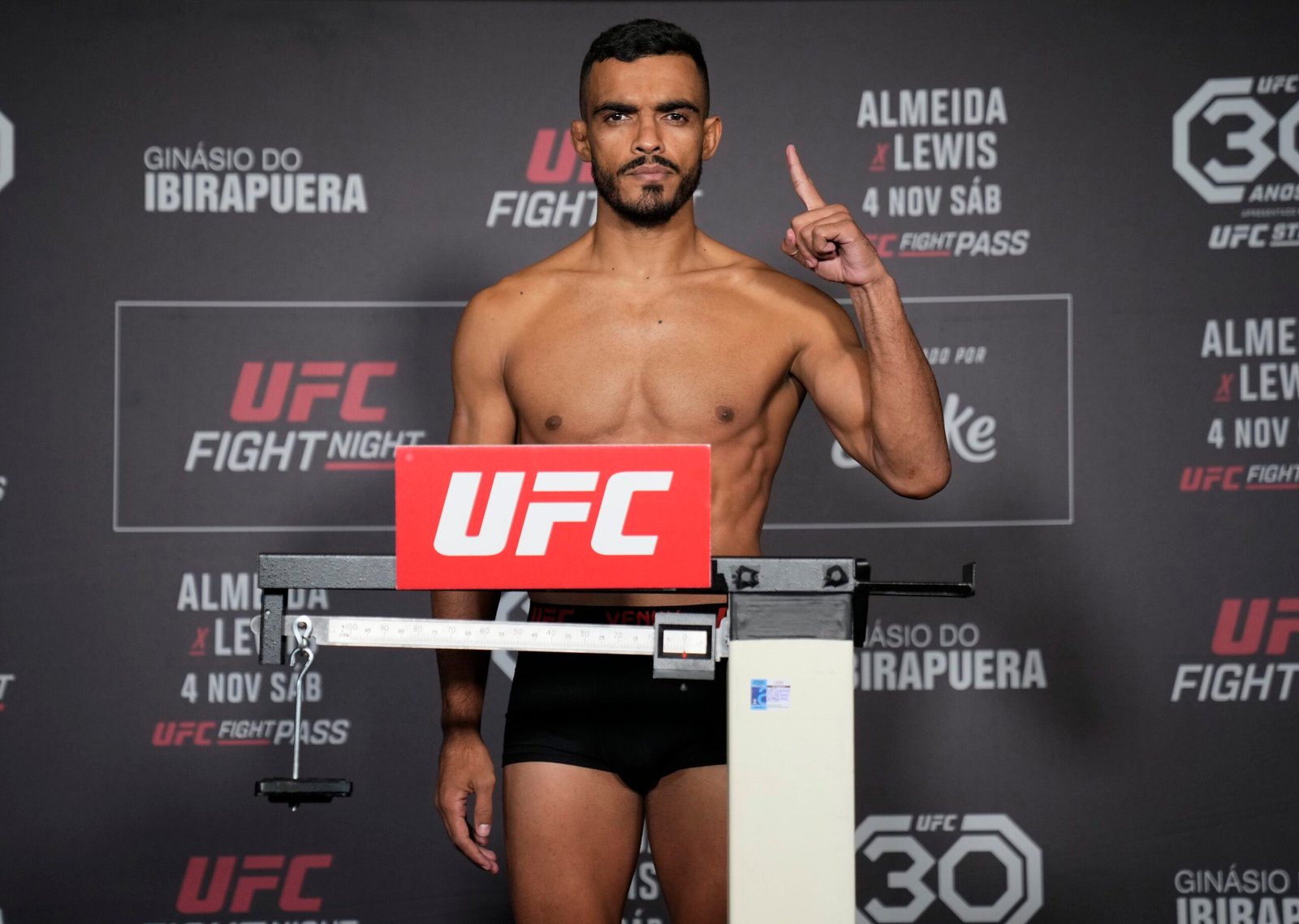 Brasileiro sofre quarta derrota consecutiva e é dispensado do UFC