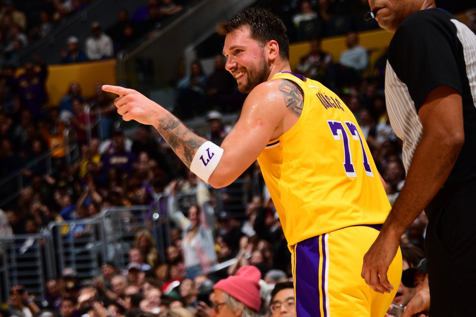 Luka Doncic lidera vitória dos Lakers com 52 pontos e ouve gritos de MVP
