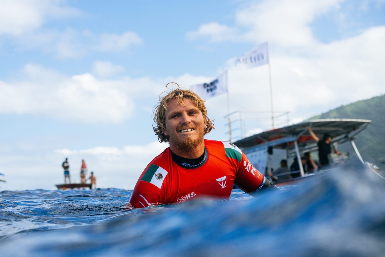 Surfista da elite é suspenso pela WSL após caso com adolescente investigado pela polícia