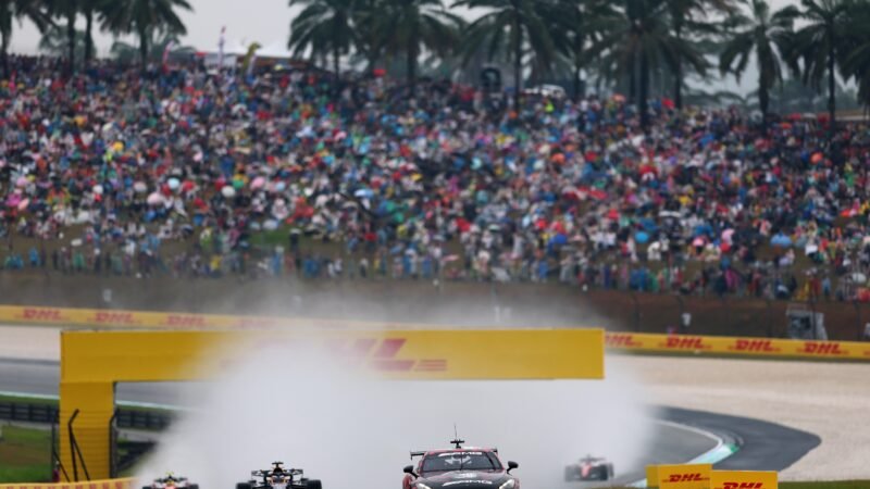 Pilotos criticam caos antes da largada na Malásia: “Não parecia a F1”