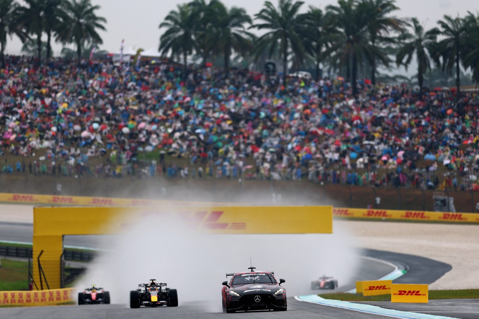 Pilotos criticam caos antes da largada na Malásia: “Não parecia a F1”