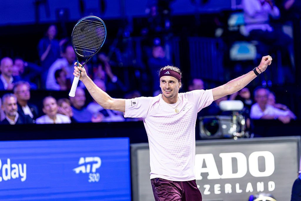 Zverev avança às quartas em Viena e assume posto de número 1 do mundo da ATP
