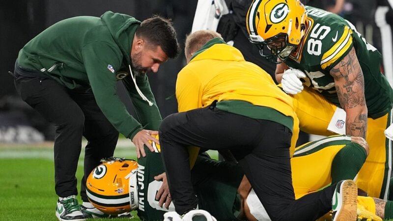 Watson vai ao hospital, volta a campo e ajuda Packers a vencerem na NFL