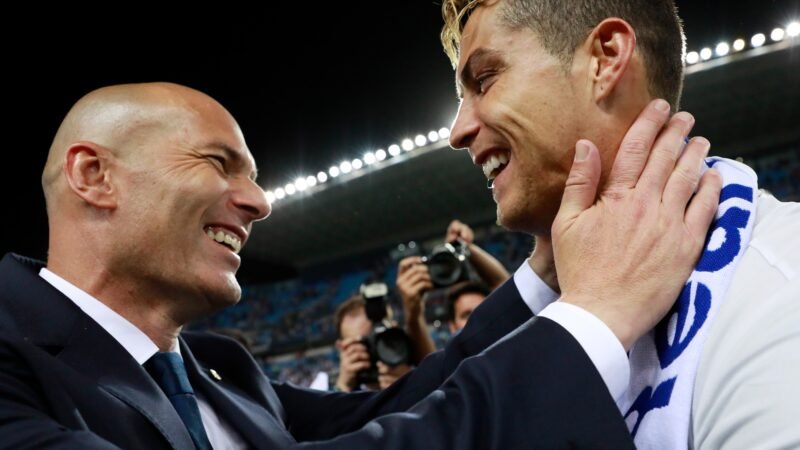 Zidane elogia Cristiano Ronaldo e diz que “tira o chapéu” para o astro português
