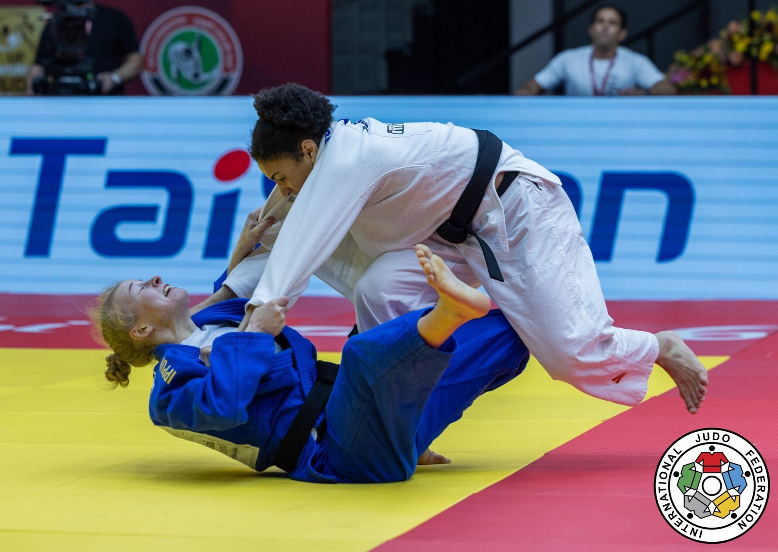 Shirlen Nascimento conquista a prata no Grand Slam de judô de Abu Dhabi e dá salto no ranking