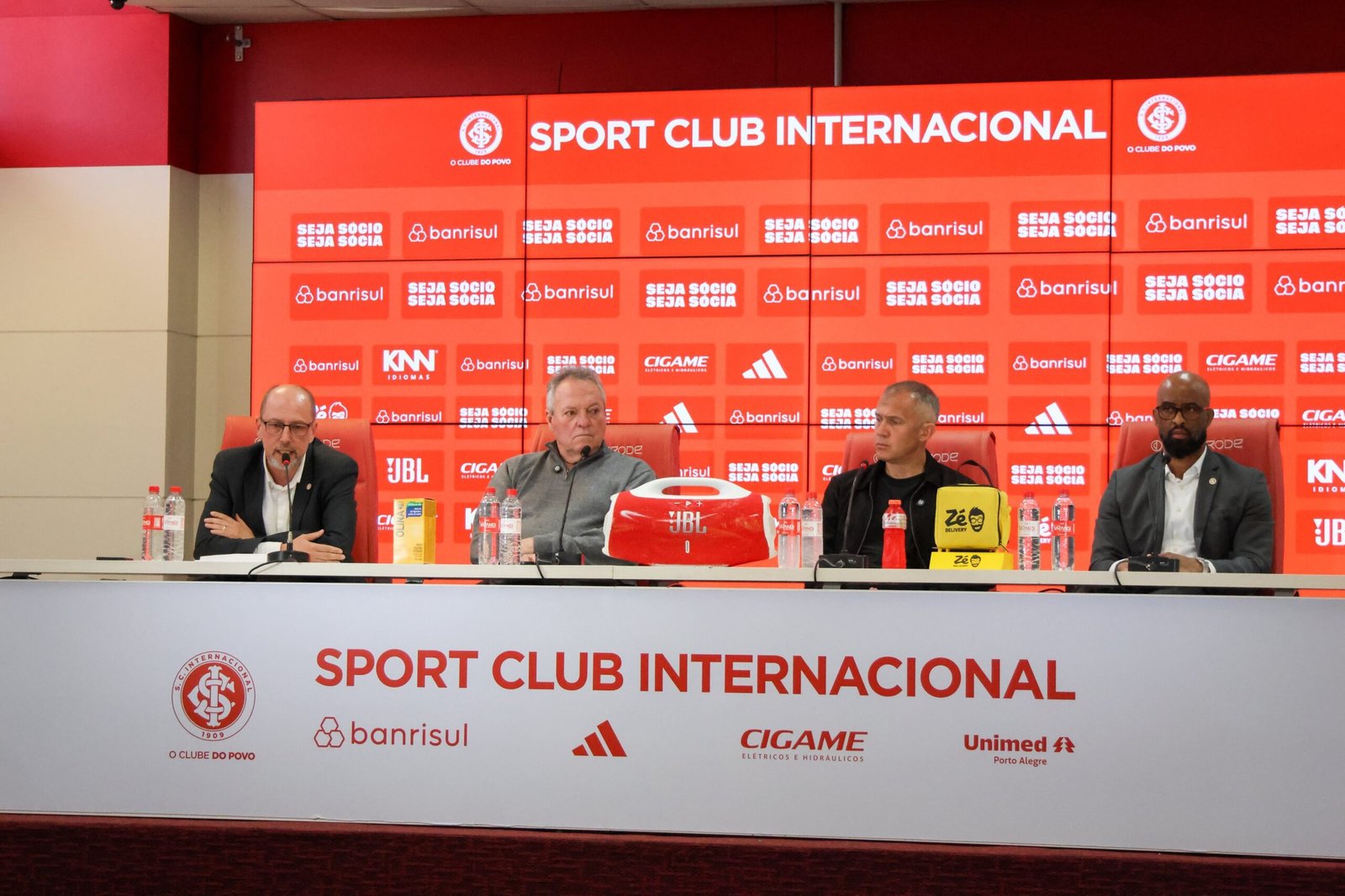 Nova direção do Inter herdará decisões sobre técnico, Fabinho, Abel e nove atletas; veja situação