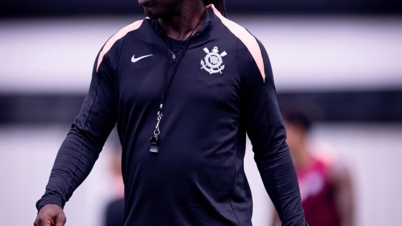 Estreia adiada: Seedorf não é registrado e fica fora do banco do Corinthians contra o Vitória