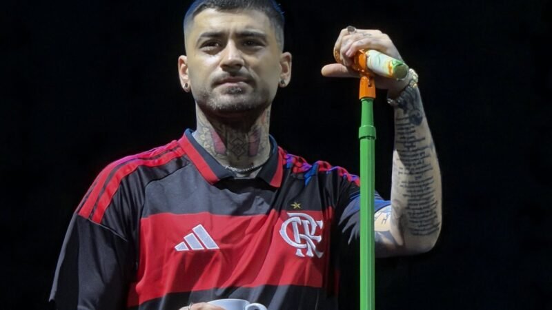 Zayn, ex-One Direction, usa camisa do Flamengo em show no estádio do Palmeiras: “Gosto do time”