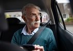 Uber ganha função que facilita embarque de idoso e pessoa com deficiência