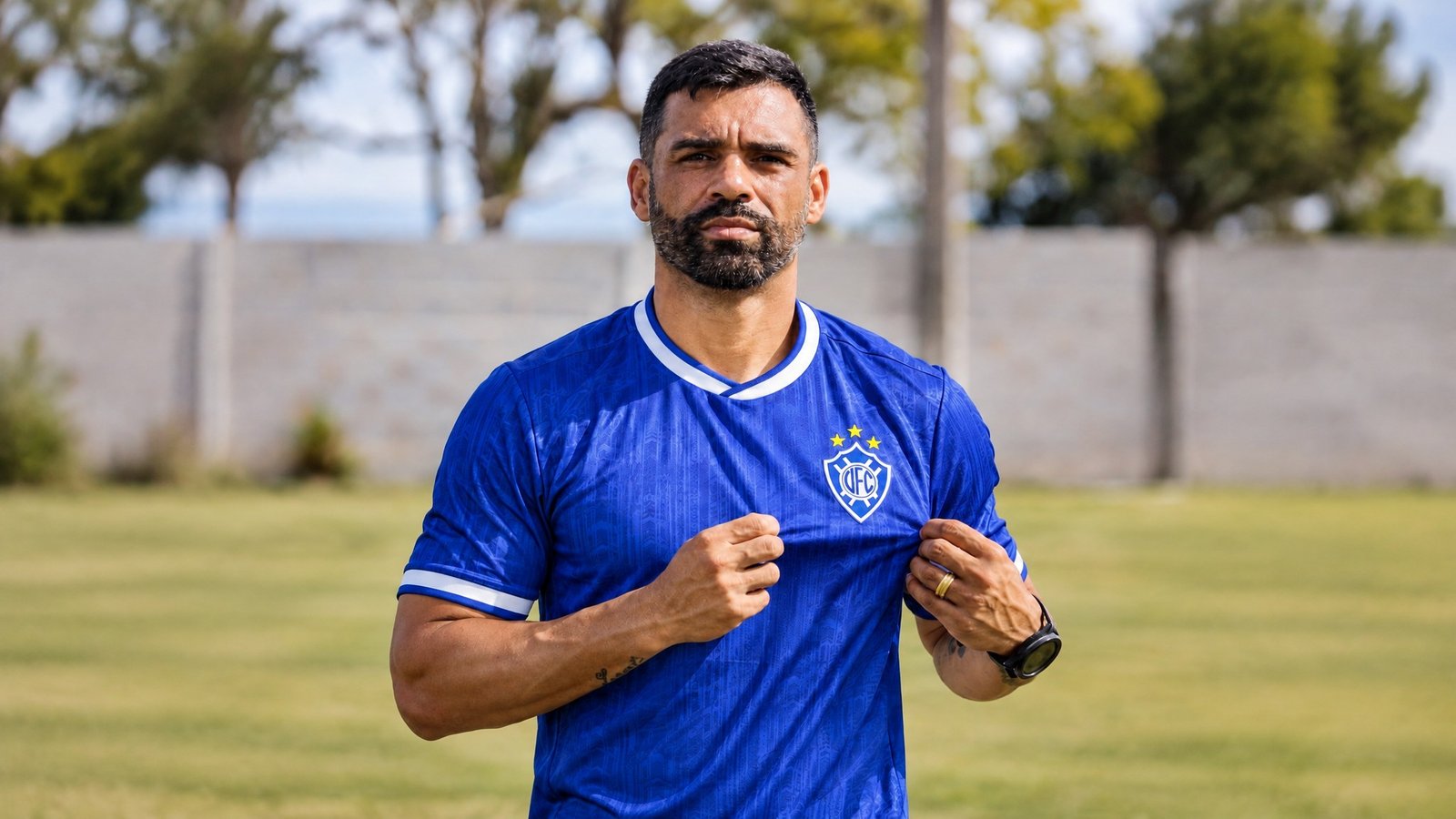 Novo técnico promete Vitória-ES aguerrido e com futebol bonito em 2027