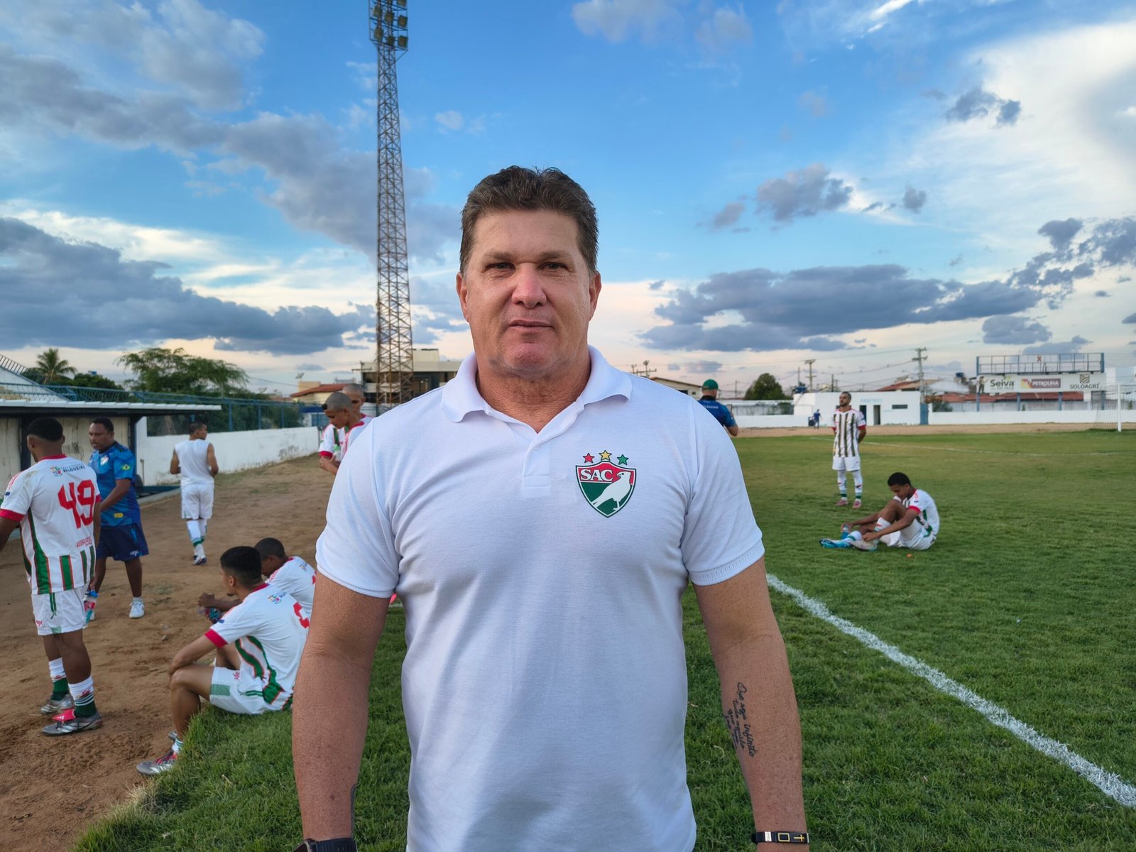 Técnico do Salgueiro lamenta desgaste físico em empate, mas valoriza ponto na estreia