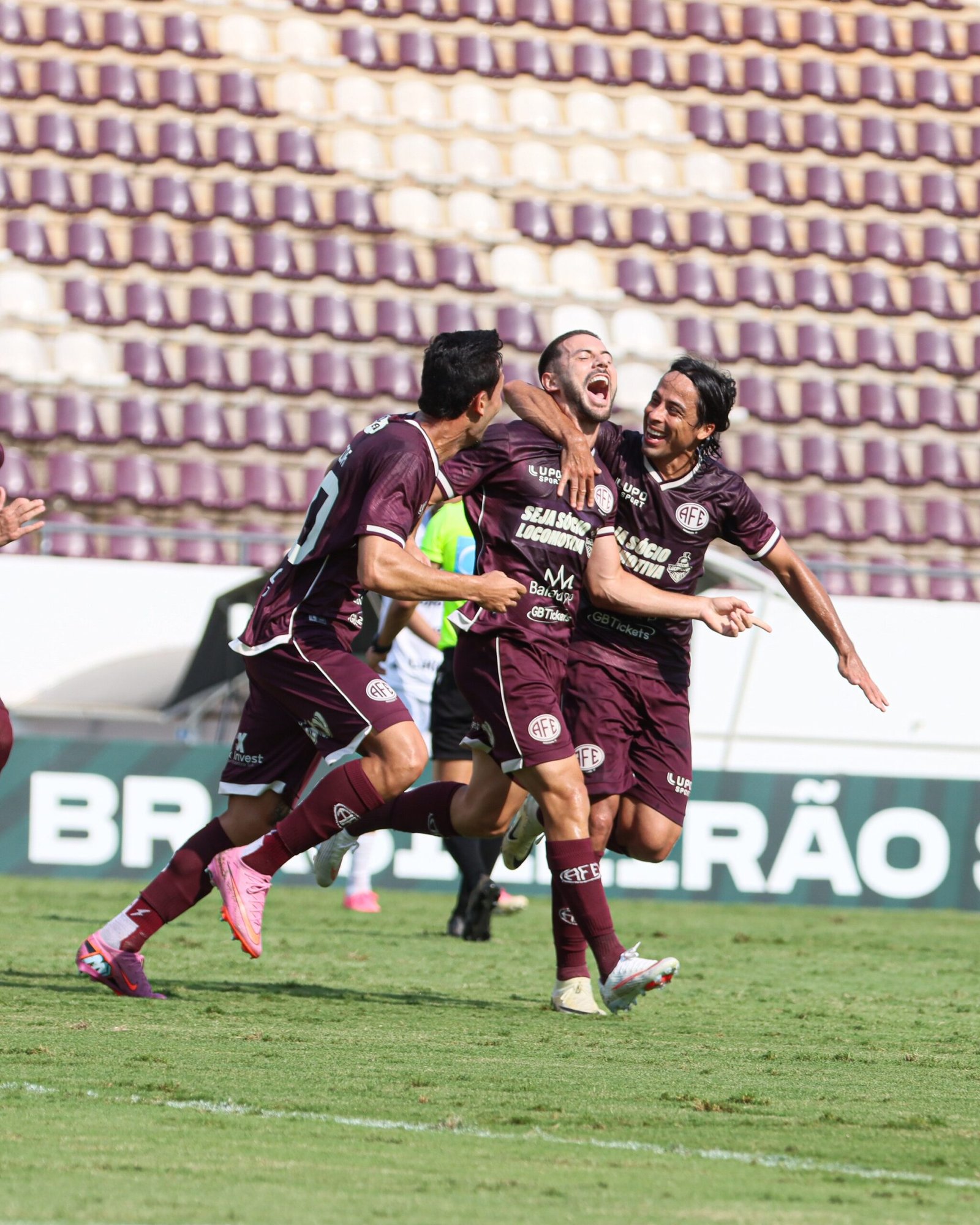 Lucas Rodrigues supera ano de lesões e celebra gol em 4º acesso com Ferroviária: “Foi na raça”