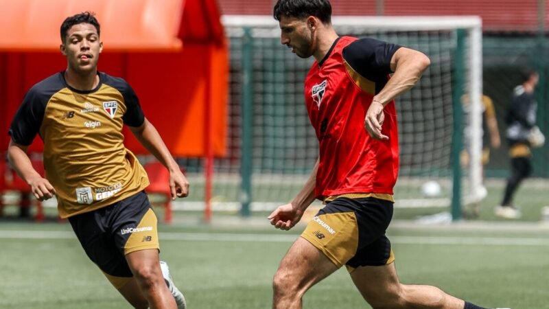 Calleri e Luciano participam de parte do treino do São Paulo antes de duelo com o Vasco