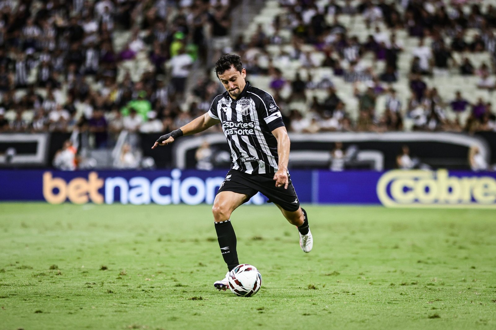 Sanchez será avaliado por suspeita de lesão ligamentar no joelho após lance em jogo do Ceará