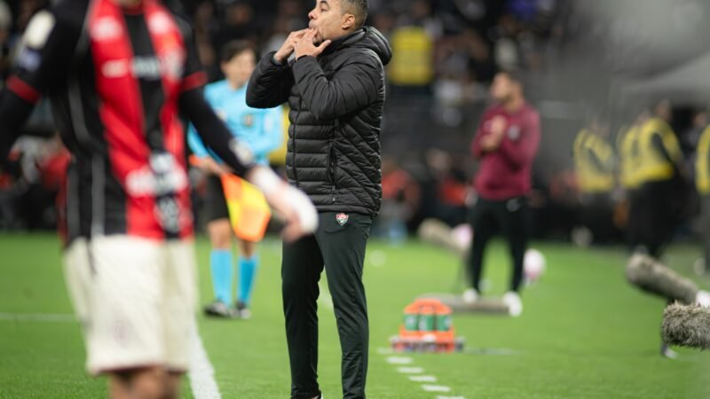 Jair Ventura celebra empate do Vitória diante do Corinthians: “Seguramos um adversário direto”