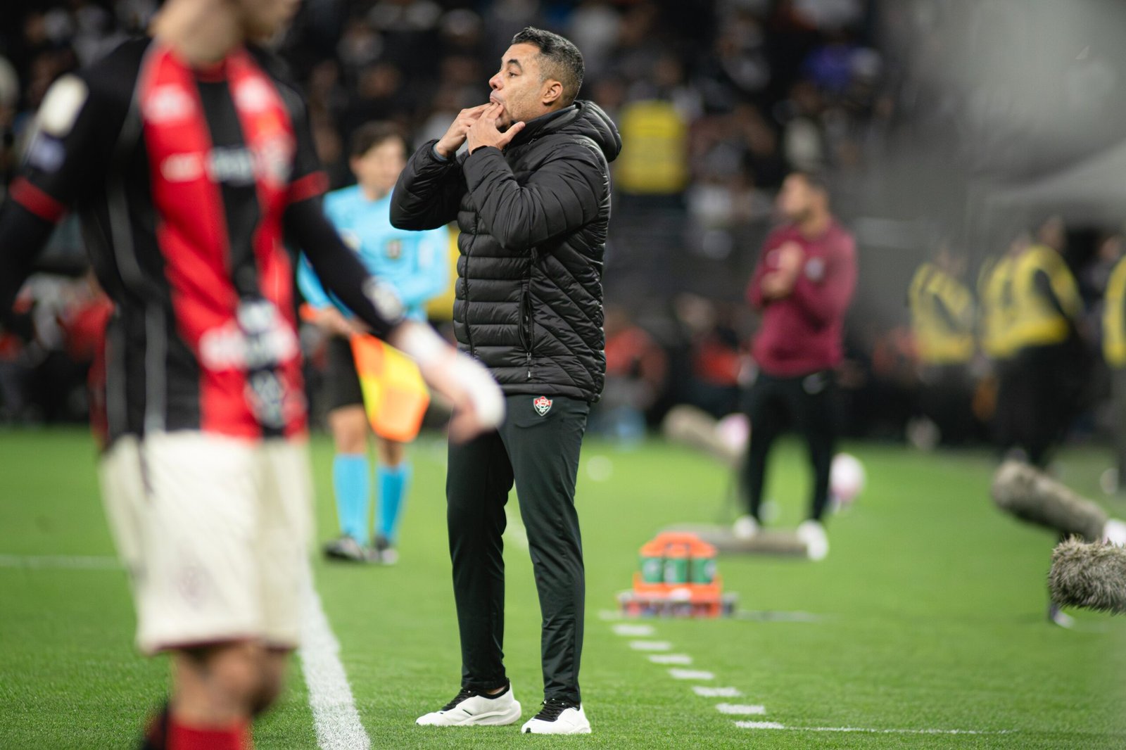 Jair Ventura celebra empate do Vitória diante do Corinthians: “Seguramos um adversário direto”
