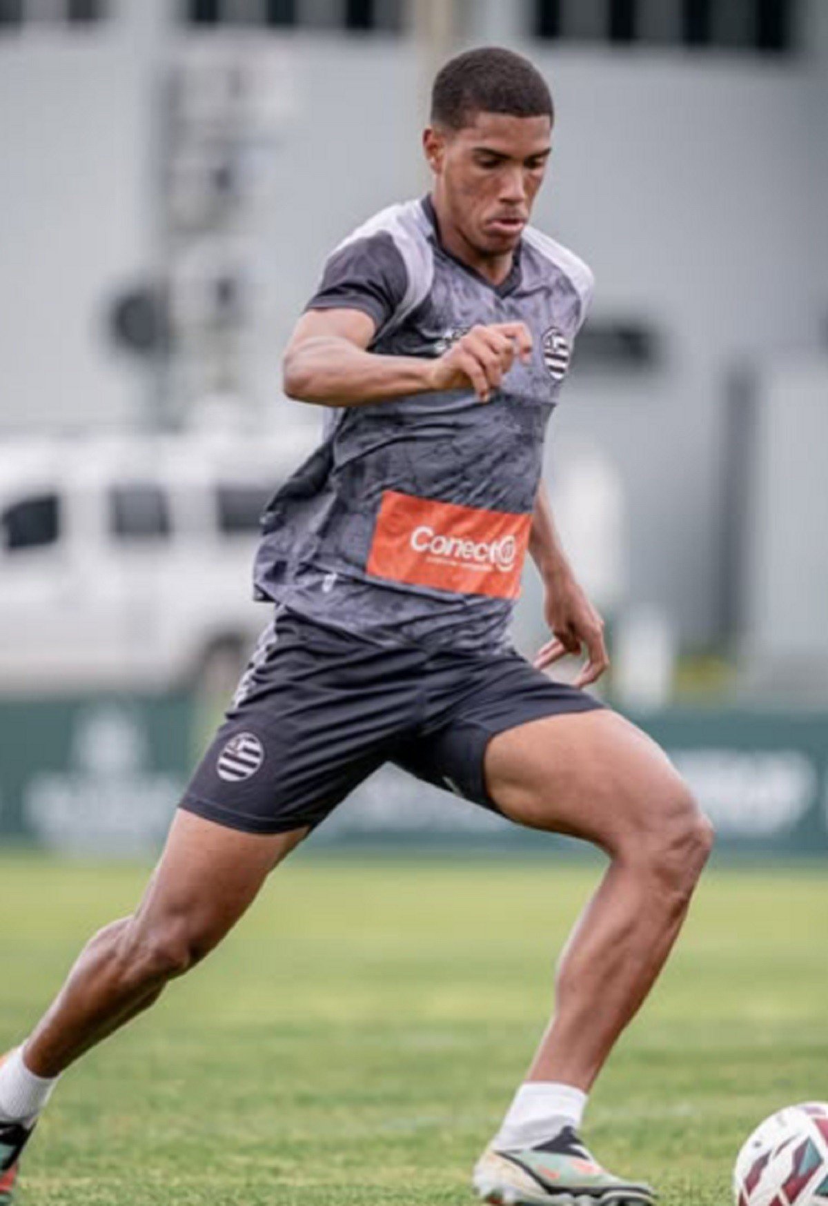 João Miguel vê jogo aéreo como ponto forte e agradece a Alex por espaço no Athletic: “Deu confiança”