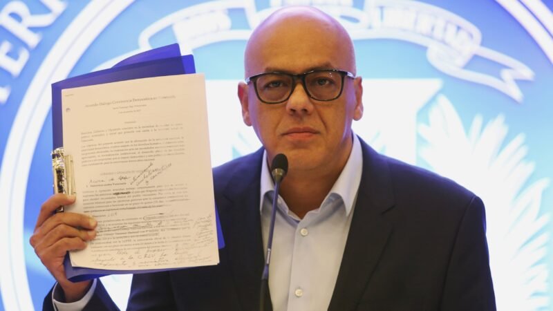 Governo Trump retira sanções contra irmão da presidente interina da Venezuela