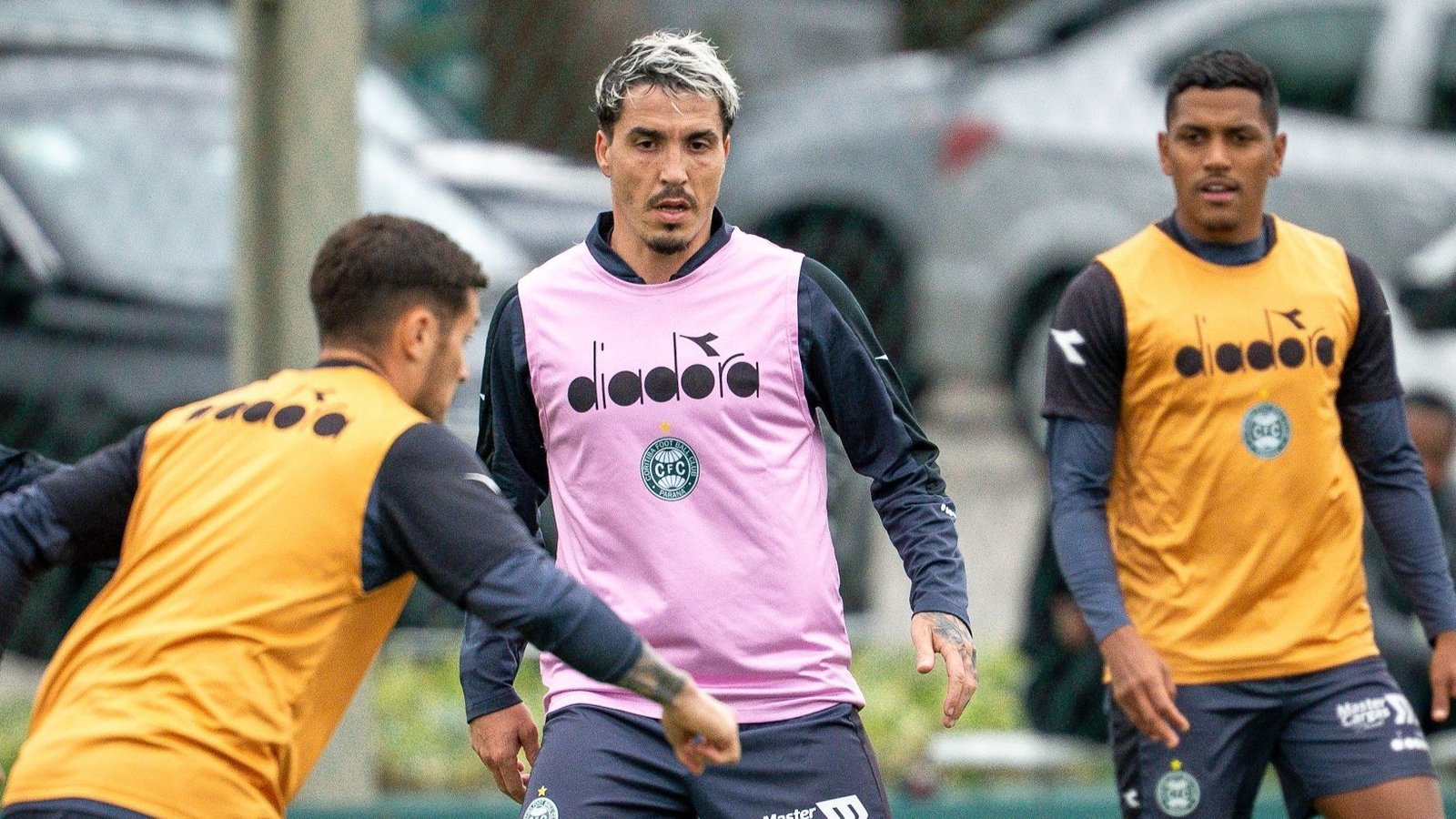 Fim de contratos já movimenta bastidores do Coritiba para 2027