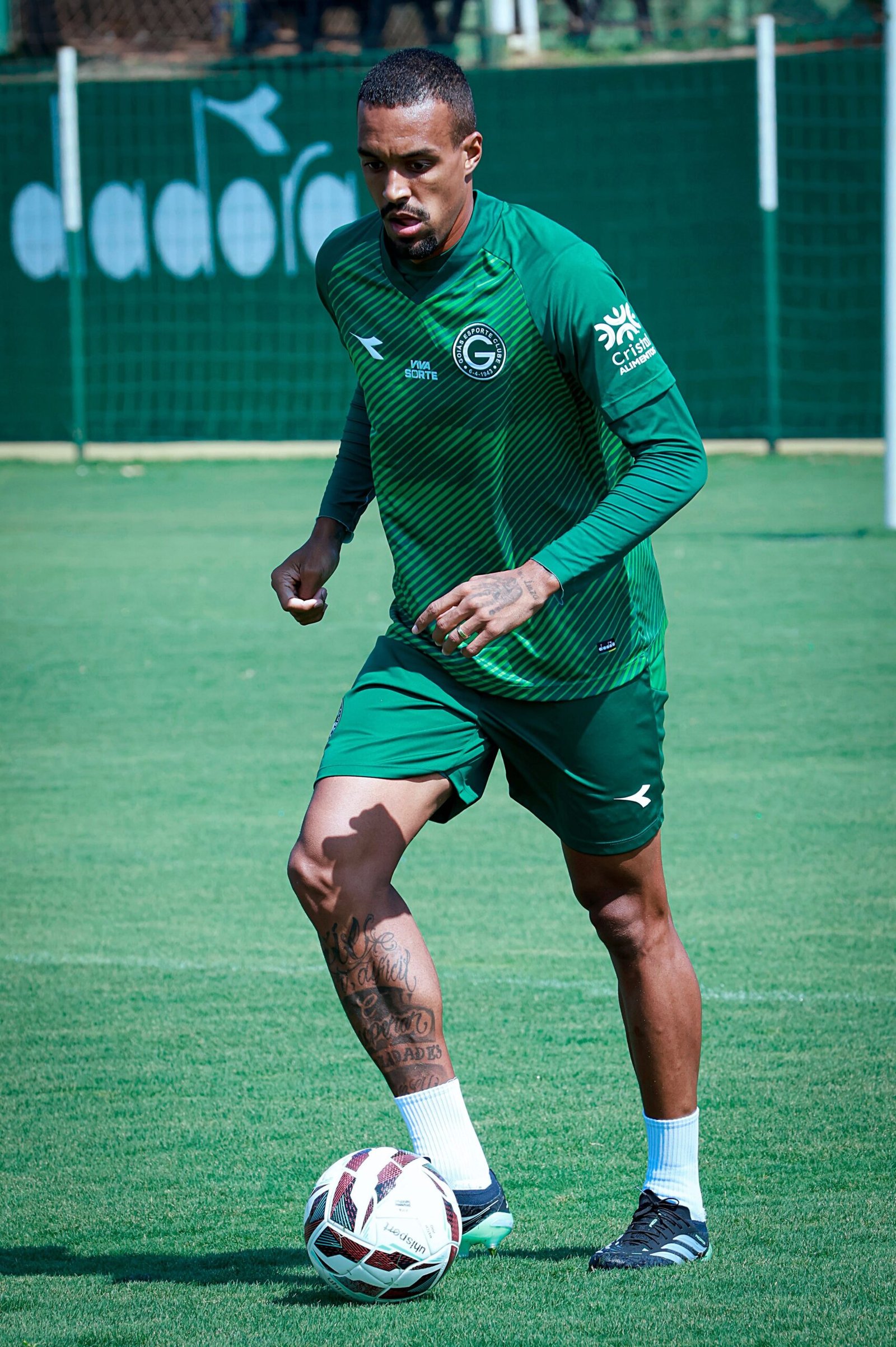 Luiz Felipe é punido pelo STJD e desfalca o Goiás contra o Náutico