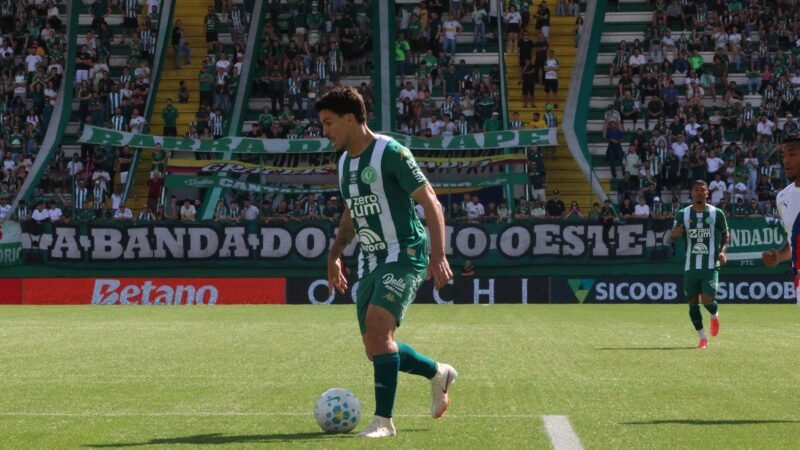 Escalação da Chapecoense: mudança na zaga e artilheiro retornando