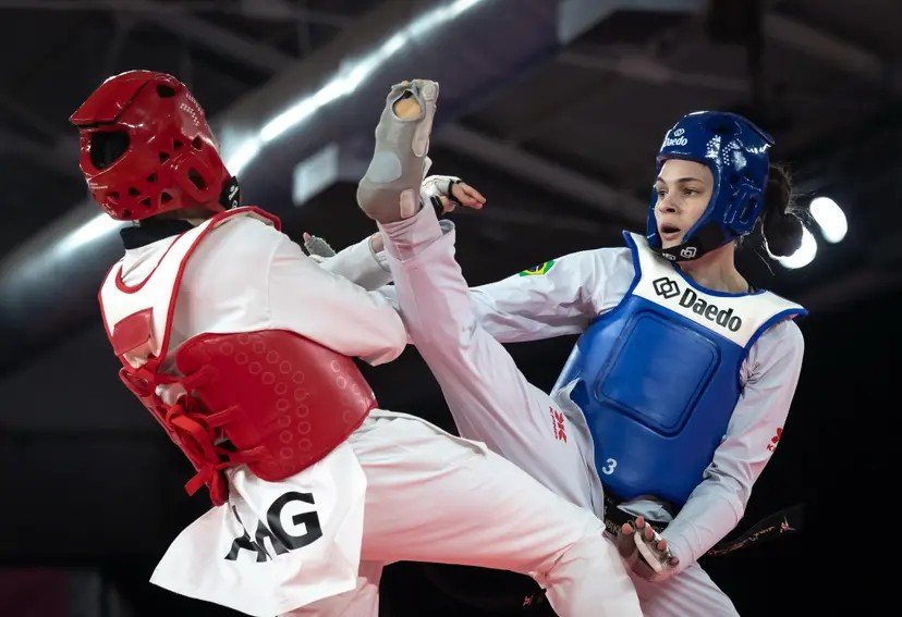 Maria Clara Pacheco se mantém invicta em 2026 e é campeã do Grand Prix de Paris