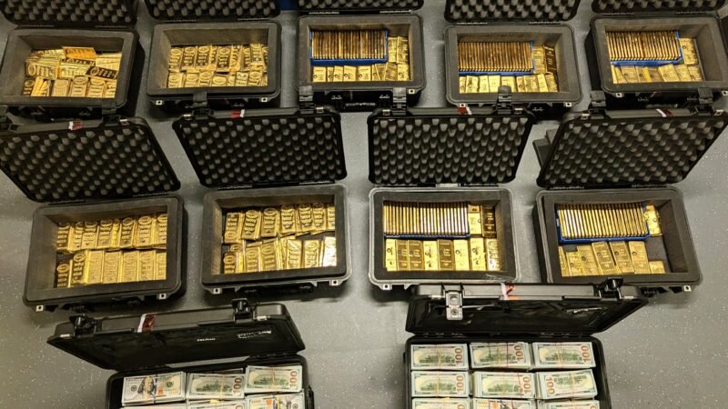 Barras de ouro e imóveis: ex-integrante da CIA confessa fraude com recursos do governo americano