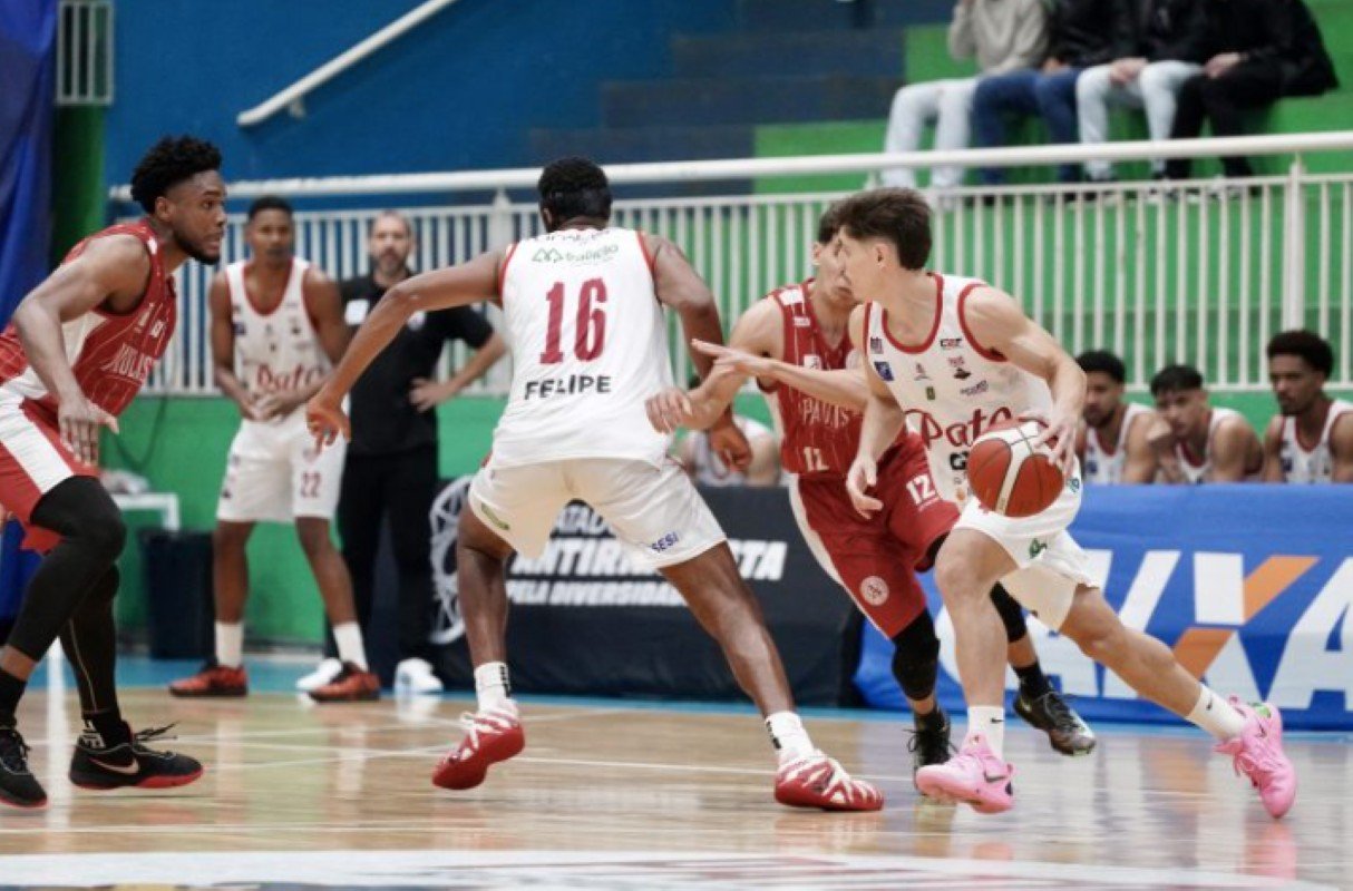Paulistano domina terceiro quarto e vence o Pato Basquete na estreia do NBB