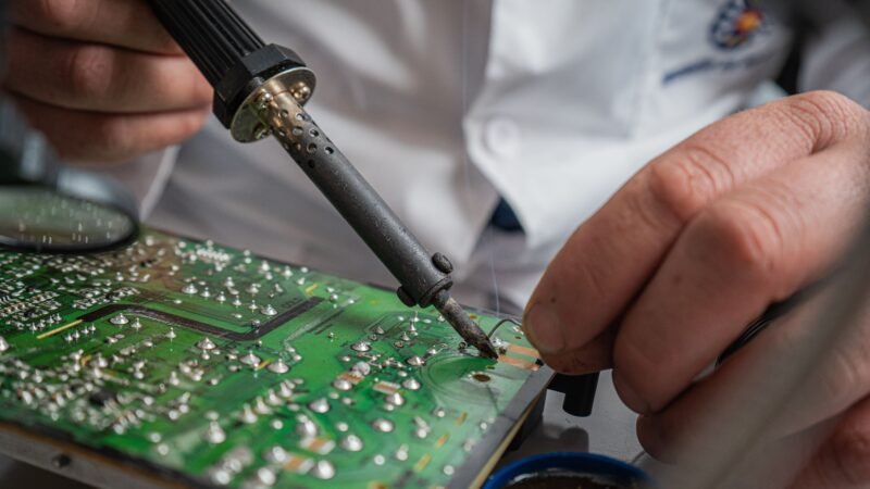 Inteligência artificial muda planos de carreira dos jovens; veja profissões que ganham espaço