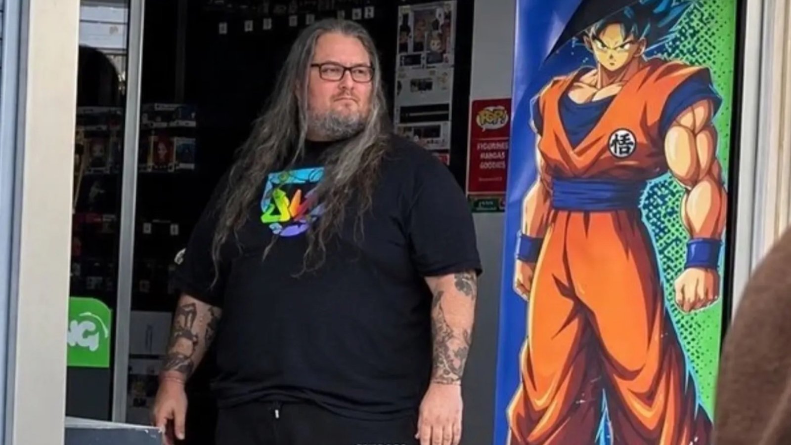 Protestos na França: VÍDEO mostra loja de games sendo saqueada após vendedor levar ‘voadora’ nas costas