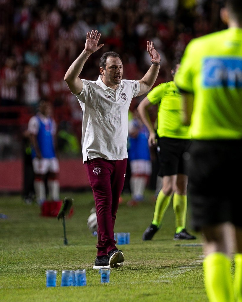 Pivetti vê Náutico melhor, apesar de derrota, e lamenta lances capitais: “Entregamos dois gols”
