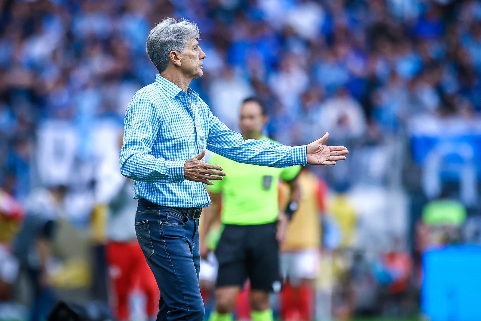Renato questiona estrangeiros no Grêmio: “Não é porque liberou que tem de trazer de qualquer jeito”