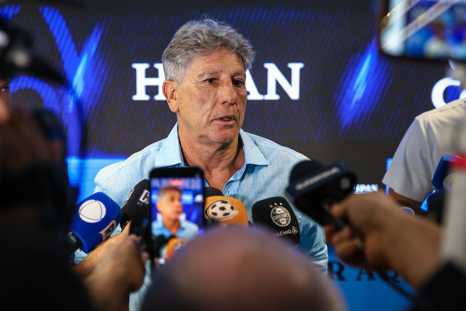 Grêmio se fecha às críticas antes de decisão contra Coritiba: “Juntinhos, abraçadinhos, bonitinhos”