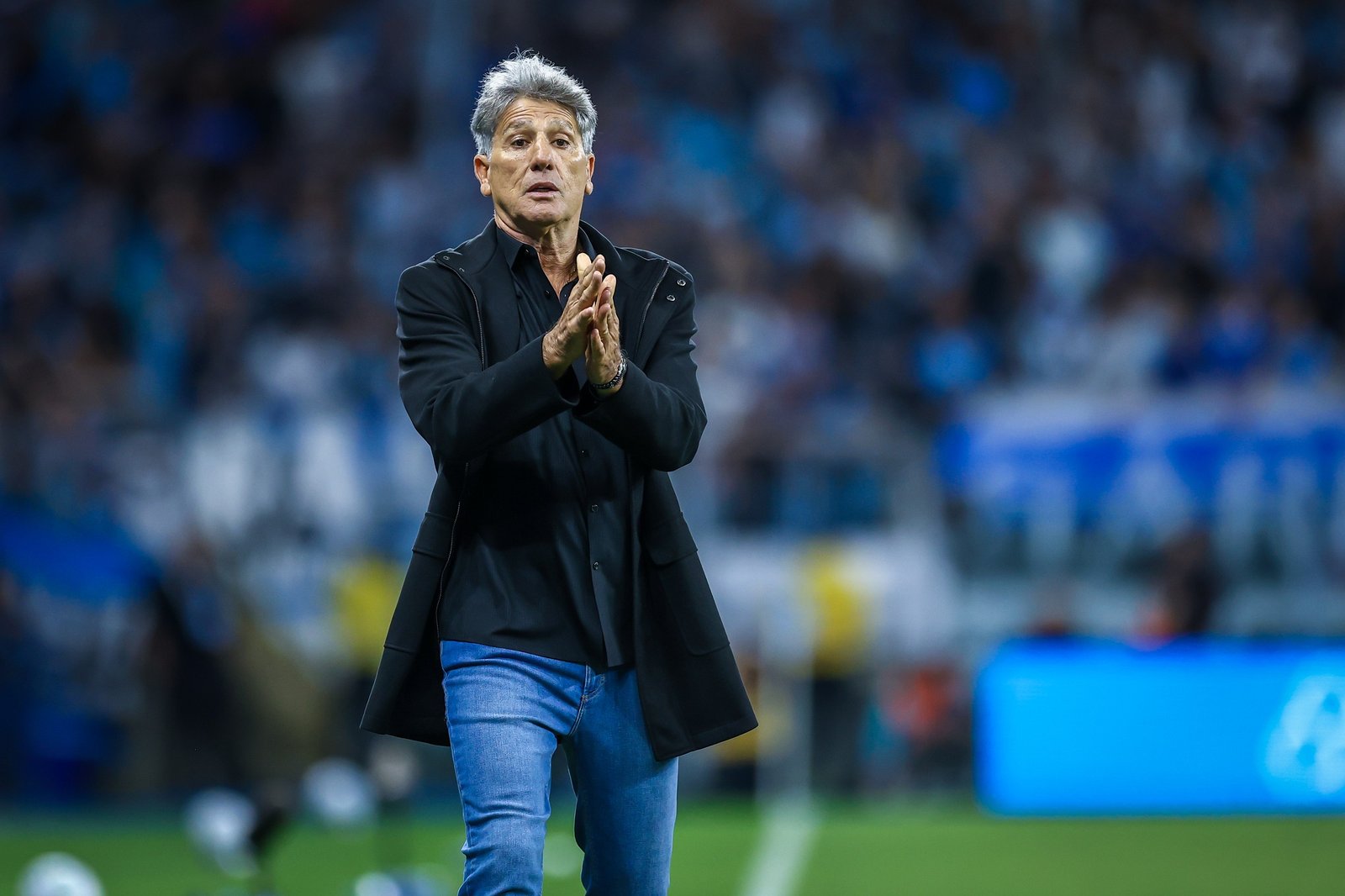 Renato volta a destacar o trabalho em vitória do Grêmio: “Troquei os quatro pneus com o carro andando”
