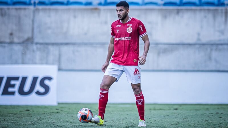 Zagueiro Renzo renova com o América-RN para 2027