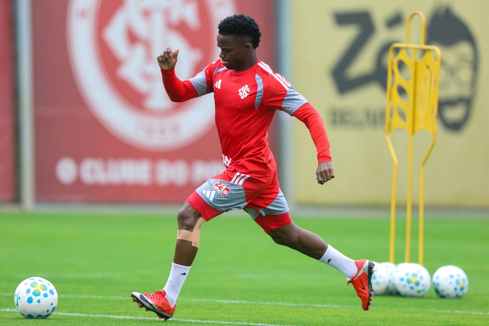 Artilheiro do Inter no Brasileirão perde espaço com Eduardo Baptista