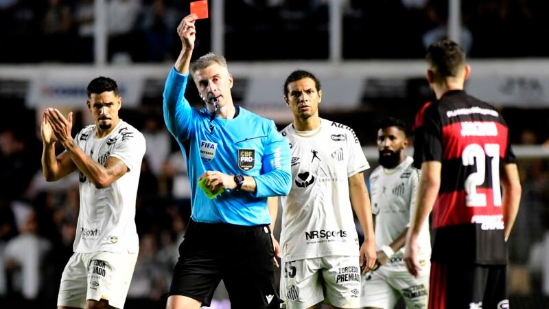 Paralisação do VAR em Santos 2 x 2 Flamengo é a maior da história do Brasileirão