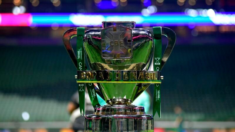 Copa do Brasil vira esperança do Vasco na temporada em meio ao risco no Brasileirão e à eliminação na Sula