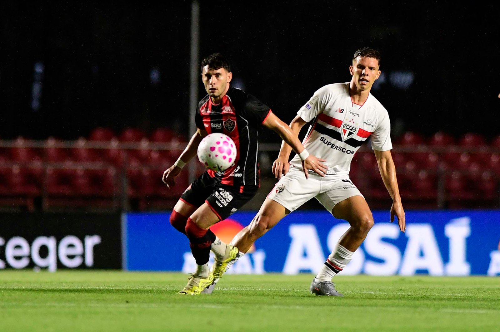 Atuações do Vitória: Mateus Silva e Renê são os piores em derrota para o São Paulo; Martínez brilha