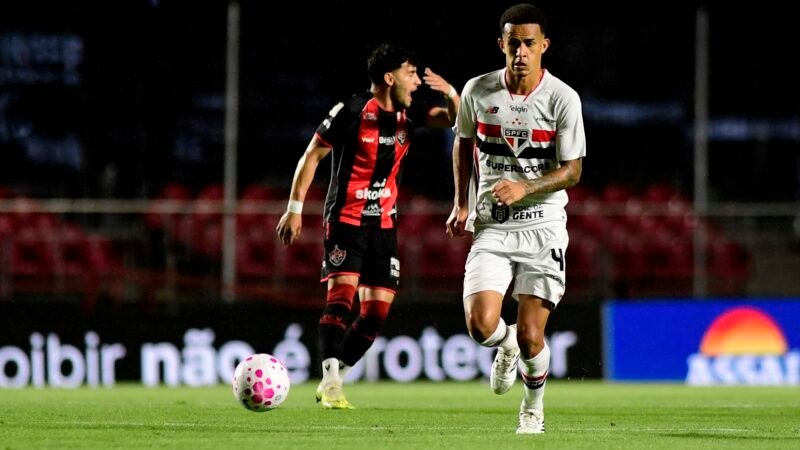 Djhordney recebe o terceiro cartão amarelo e desfalca o São Paulo contra o Vasco