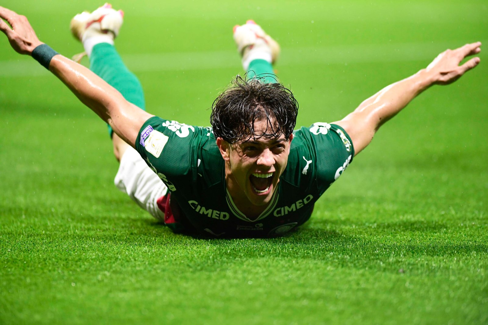Cartola 2026: Giay, do Palmeiras, atropela contra o Corinthians e é o Craque da Rodada 30