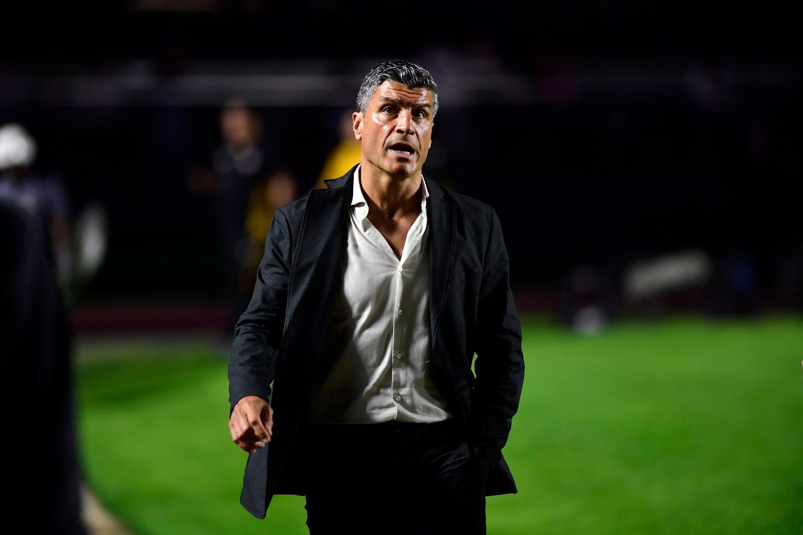 Emanuel lamenta falta de eficiência do Vasco e liga alerta no Brasileirão: “Não estamos salvos de nada”