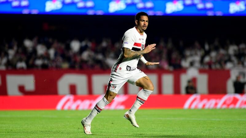 São Paulo tem oito pendurados que podem desfalcar o time contra o Corinthians