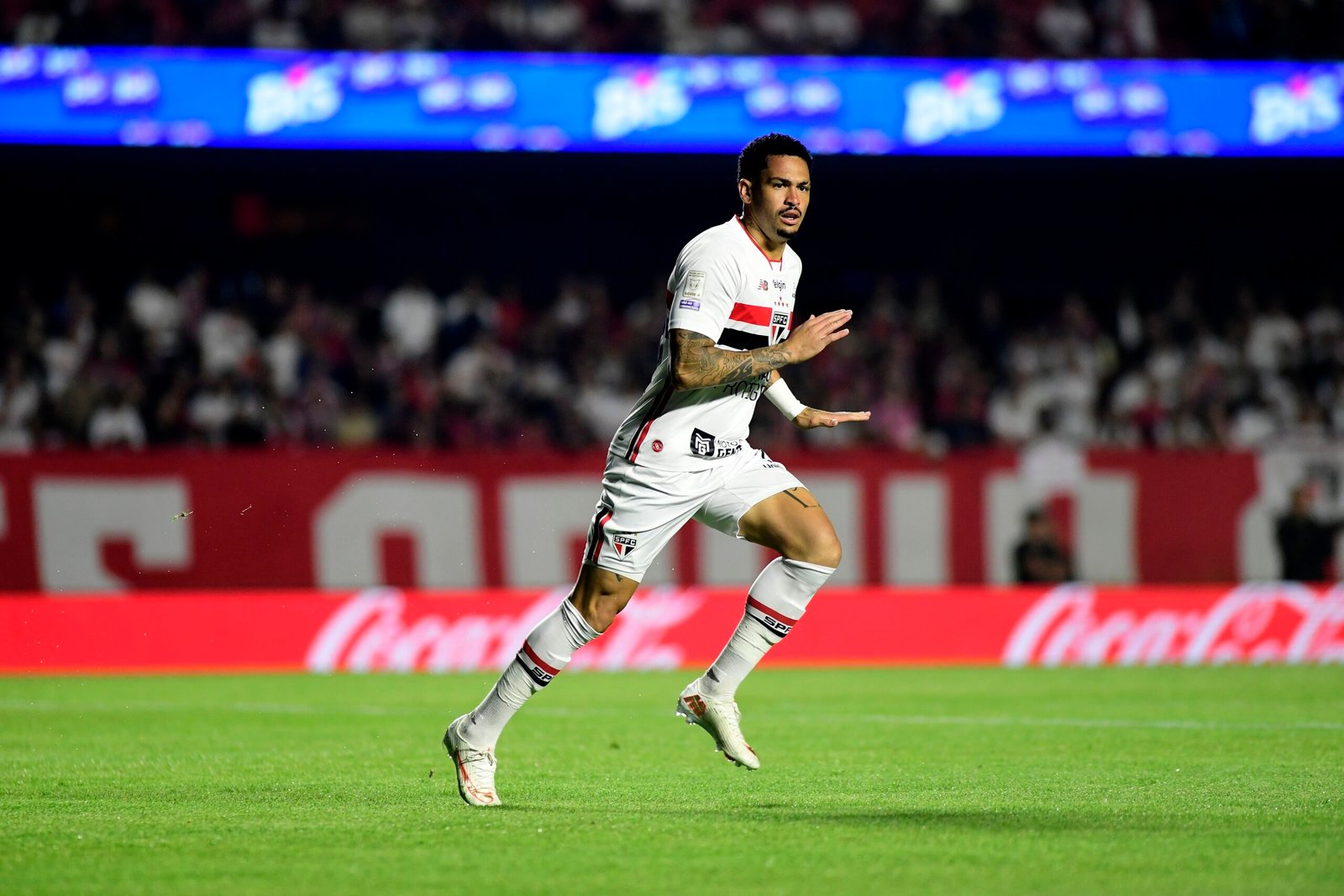 São Paulo tem oito pendurados que podem desfalcar o time contra o Corinthians