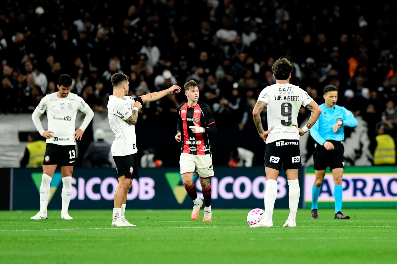 Atuações do Vitória: Mateus Silva é o pior contra o Corinthians; Renê e Luan Cândido se destacam